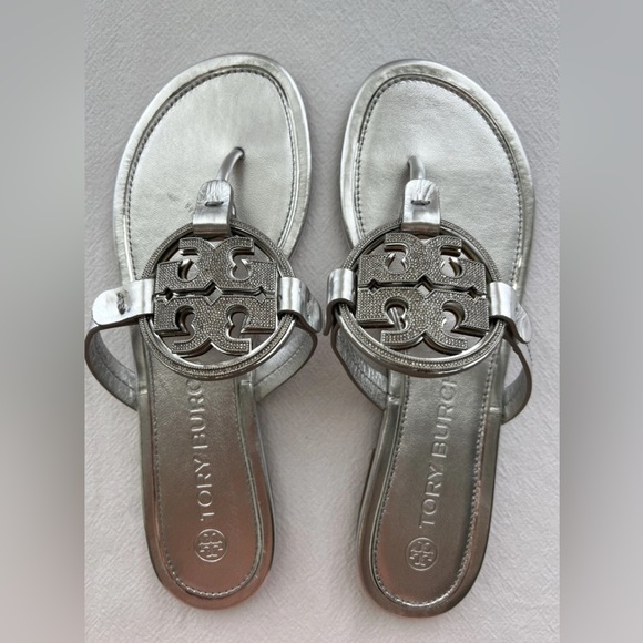 New Tory Burch Miller Pave Medallion Thong Sandals Women’s Size 9 - Picture 2 of 7